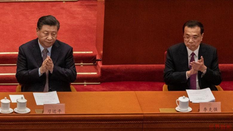 Chinese President Xi Jinping, left, and Premier Li Keqiang, right, applaud during the opening session of the Chinese People's Political Co<em></em>nsultative Co<em></em>nference at the Great Hall of the People
