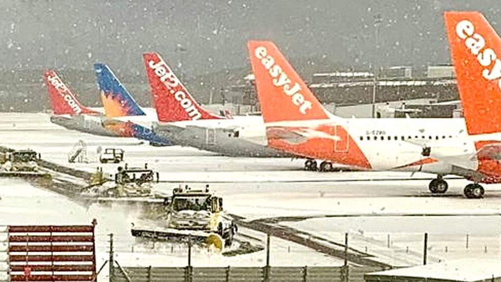 Snow at Edinburgh airport