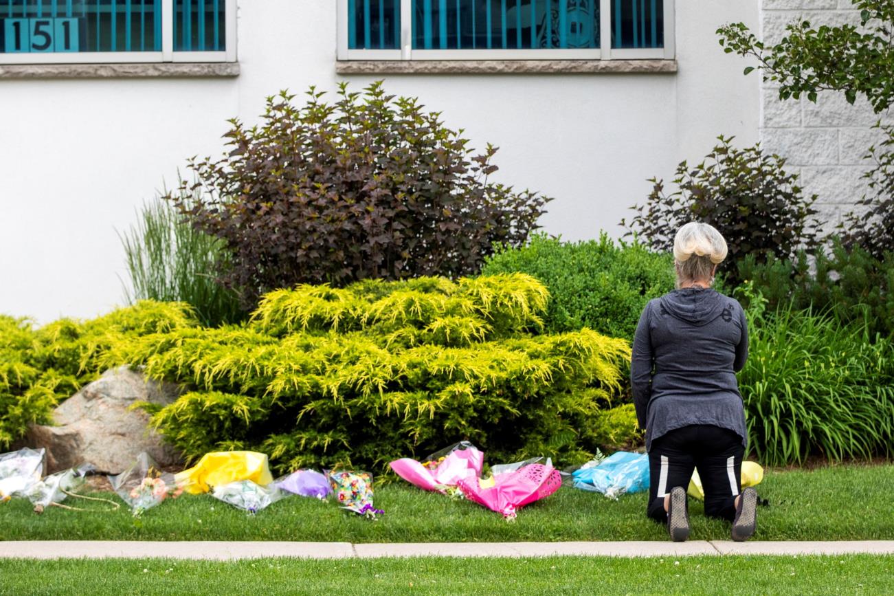 A woman prays at the Lo<em></em>ndon Muslim Mosque, which is located a<em></em>bout 500 metres from wher<em></em>e police arrested the suspect of a hate-motivated attack that killed four members of a Muslim family, in London, Ontario, Canada June 8, 2021. REUTERS/Carlos Osorio