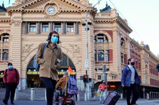 Pedestrians cross the road at Flinders Street Station on the first day of eased coro<em></em>navirus disease (COVID-19) restrictions for the state of Victoria following an extended lockdown in Melbourne, Australia, June 11, 2021.  REUTERS/Sandra Sanders