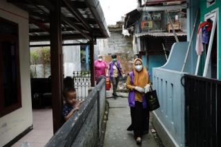 Health care workers walk through a neighborhood of Sindanglaya village during a door-to-door vaccination for coro<em></em>navirus disease (COVID-19) in Cianjur regency, West Java province, Indonesia, June 15, 2021. REUTERS/Willy Kurniawan