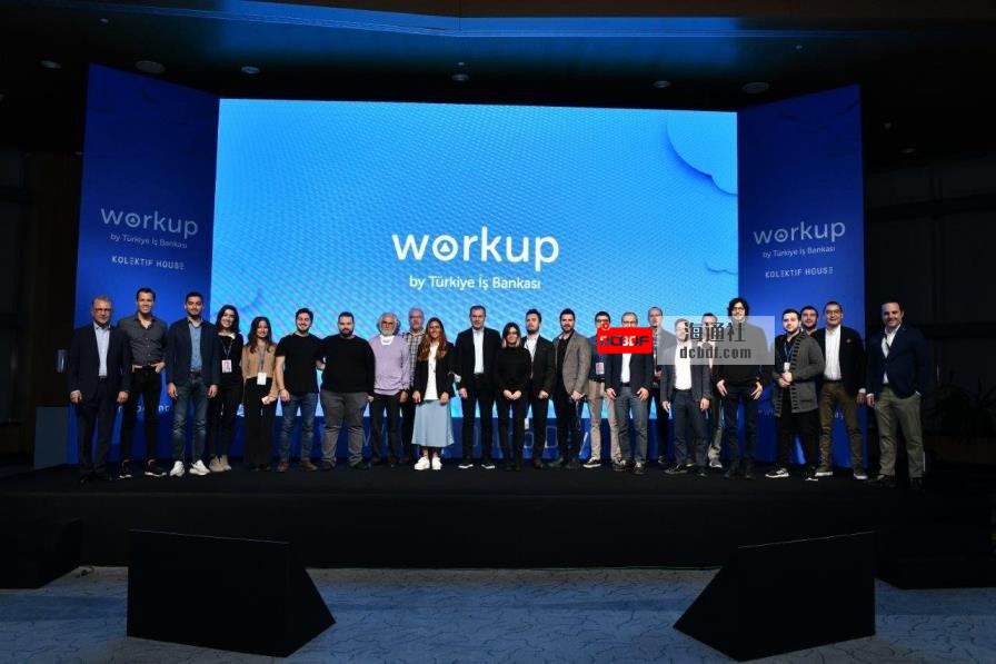 Members of startup graduates of the Workup Entrepreneurship Program and other officials are seen on the stage during Demo Day, in Istanbul, Turkey, Oct. 2, 2021. (DHA Photo)