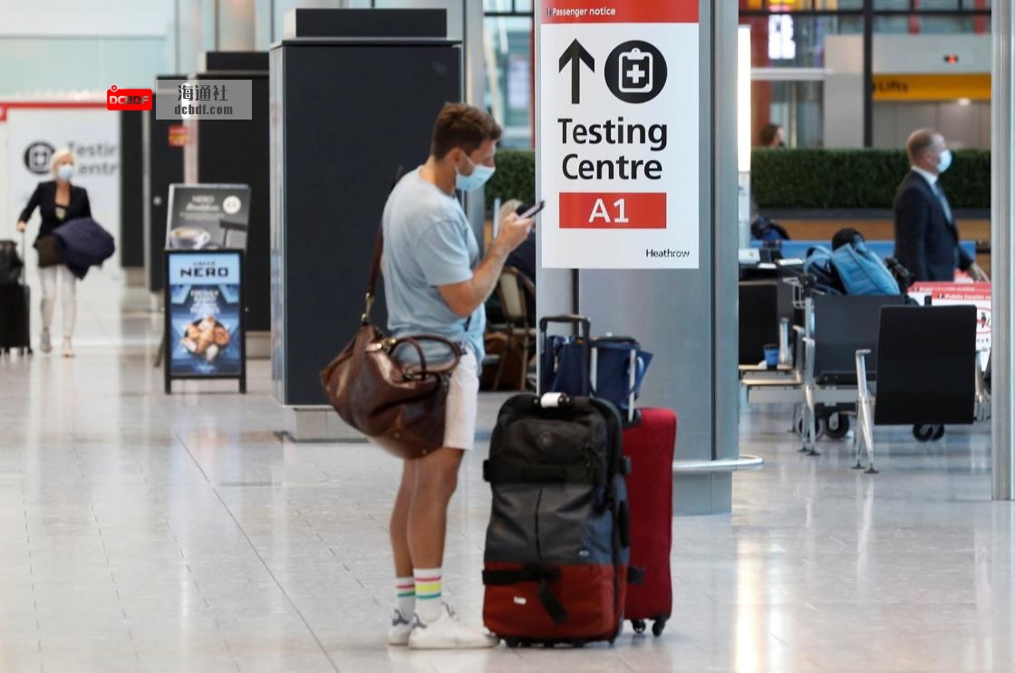 A passenger stands next to a COVID-19 testing center sign in the internatio<em></em>nal arrivals area of Terminal 5 in London's Heathrow Airport, Britain, Aug. 2, 2021. (Reuters Photo)