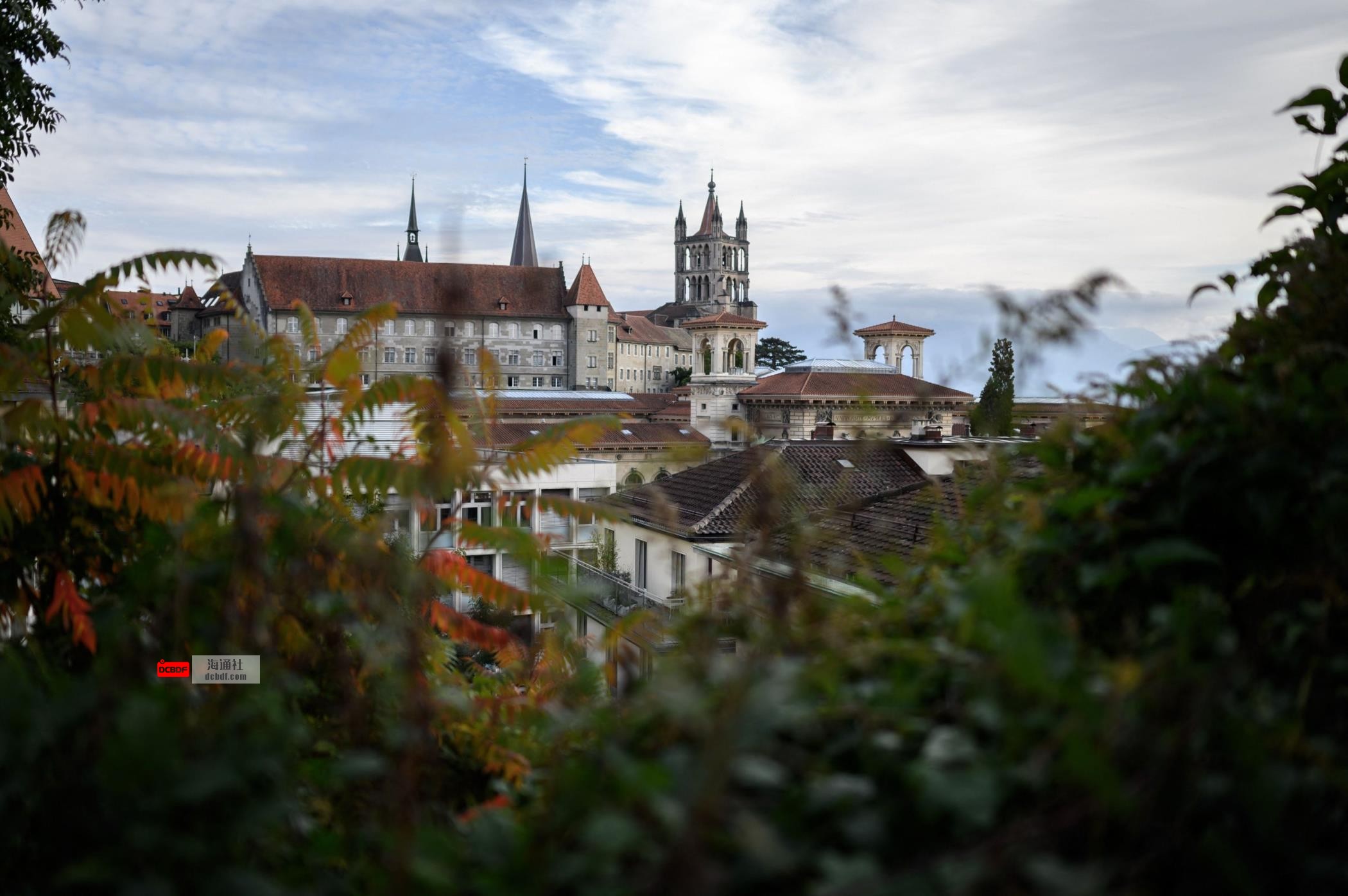 "La Cite," the old quarter of Lausanne with its cathedral, Lausanne, Switzerland, Oct. 12, 2021. (AFP Photo)