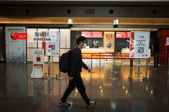 Haneda Airport in October 2020. The planned change to Japan's quarantine policy will apply to those who present proof they have been fully vaccinated against COVID-19 and are able to observe the shorter quarantine period at home or at an accommodation of their choosing. | BLOOMBERG