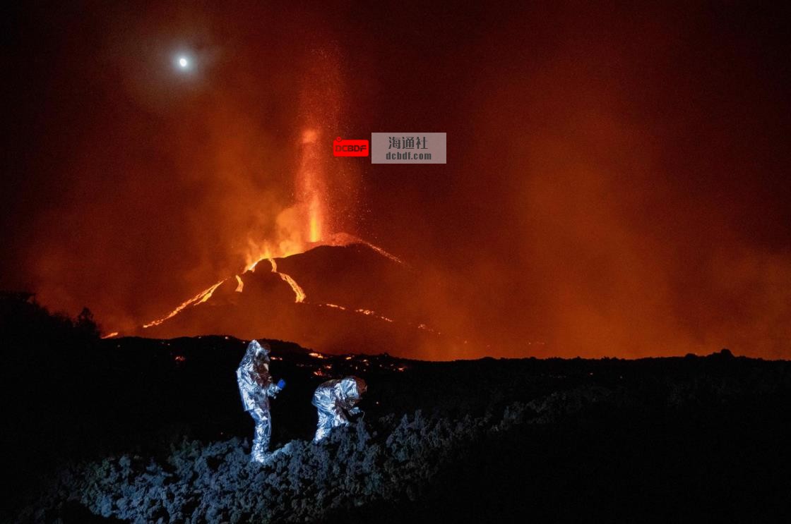 Members of the Spanish Military Emergency Unit (UME) mo<em></em>nitor the evolution of a new lava flow from the erupted Cumbre Vieja volcano, on the Canary island of La Palma, Spain, Oct. 16, 2021. (UME via AFP)