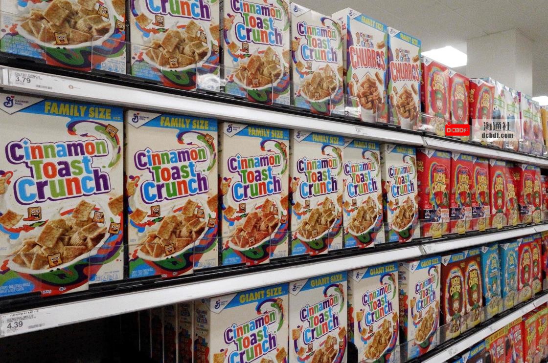 General Mills' Cinnamon Toast Crunch 18.8-ounce boxes are on display on a supermarket shelf in Arlington, Virginia, U.S., Oct. 15, 2021,  (AFP Photo)
